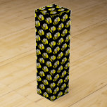 Boite Cadeau Pour Bouteille De Vin Bumble d'abeille noire d'insectes jaunes<br><div class="desc">Le design présente une illustration originale d'un bourdon noir et jaune. Cette illustration de bourdon est également disponible sur d'autres produits, y compris les produits et les faveurs des partis de coordination. Ne vois-tu pas ce que tu cherches ? Vous avez besoin d'aide pour la personnalisation ? Contactez Rebecca pour...</div>