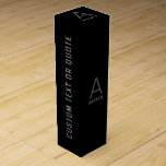 Boite Cadeau Pour Bouteille De Vin Cadeau personnalisé moderne noir blanc<br><div class="desc">Sleek & Modern Minimalist Simple Black Custom Monogramme Initial et Nom Personnalisé Black and White Wine boîte cadeau parfait pour offrir un cadeau spécial à votre ami ou membre de famille, petit ami, petite amie, collègue, coach ou patron. Ajoutez votre lettre initiale et votre texte, votre libellé ou votre phrase...</div>