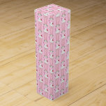 Boite Cadeau Pour Bouteille De Vin Crème glacée Shoppe fraise rose Shake Milkshake<br><div class="desc">Le design présente l'illustration originale d'un milk-shake à la crème glacée à la fraise rose de style diner, surmonté d'une crème fouettée et d'une cerise. Idéal pour une fête d'anniversaire, un magasin de crème glacée, faire votre propre fête de soleil, ou toute autre célébration. Ce design de tremblement de glace...</div>