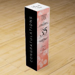 Boite Cadeau Pour Bouteille De Vin Elégante 35ème anniversaire de Mariage de corail<br><div class="desc">Ajoutez une touche spéciale aux célébrations du 35e anniversaire du mariage avec cette boîte à vin commémorative! Elégant serif noir et sans serif lettrage avec des confettis hexagonaux sur un arrière - plan corallien ajouter une touche mémorable pour cette occasion spéciale et une étape extraordinaire. Customisez avec les noms du...</div>