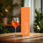Boite Cadeau Pour Bouteille De Vin Élégante typographie Fête des mariées orange<br><div class="desc">Ajoutez une touche de couleur et de style à votre douche nuptiale "Love at First Spritz" avec ce ballotin personnalisé ! Conçue dans une teinte orange audacieuse avec une élégante personnalisation du nom, cette boîte est parfaite pour tenir des petites gâteries, des mini-bouteilles ou des cadeaux réfléchis pour vos invités....</div>