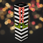 Boite Cadeau Pour Bouteille De Vin Elf Legs noir blanc rayures Noël de vacances<br><div class="desc">Les jambes des elfes en collants rayés et les bottes vertes en rayures noires et blanches et les points d'or comprennent votre salutation personnelle sur le dessus de cette boîte à vin de Noël. CORRESPONDRE des articles dans notre magasin.</div>