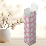 Boite Cadeau Pour Bouteille De Vin Été tropical rose pastel<br><div class="desc">Voici notre boîte à vin Summer Tropical Pink Pastel! Cette boîte chic est la façon idéale de présenter votre bouteille de vin préférée à n'importe quel bain d'été, des pique-niques de plage aux soirées sur le toit. Le délicieux pastel rose tropical apporte un éclat de paradis insulaire à votre talent....</div>