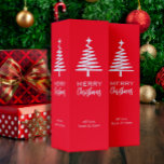 Boite Cadeau Pour Bouteille De Vin Festif rouge sapin blanc de Noël<br><div class="desc">Merry Christmas Wine boîte cadeau Idéal pour la saison festive,  Vous pouvez en faire votre propre et personnaliser avec votre signature familiale ou vos noms</div>