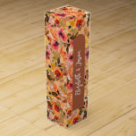 Boite Cadeau Pour Bouteille De Vin Fleurs d'aquarelle personnalisées en terre cuite<br><div class="desc">Un collage d'élégantes aquarelles de fleurs d'automne et de la verdure d'automne met en valeur ces boîtes-cadeaux de vin sont personnalisées avec vos noms sur une bande de terre cuite. Parfait pour un cadeau pour mariages,  douches nuptiales,  anniversaires ou pour vous-même. CORRESPONDRE des articles dans notre magasin.</div>