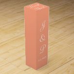 Boite Cadeau Pour Bouteille De Vin Monogramme Cantaloupe Mariage blanc Boîte à vin<br><div class="desc">Joli cantaloupe avec blanc. Boîtes de mariage pour vos invités de réception. Personnalisez avec les initiales et la date du Mariage de l'épouse et des pièces de prénom en texte blanc. Le Merci est écrit en écriture blanche sur le dessus de la boîte. Dessins de TamiraZDesigns.</div>