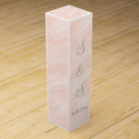 Boite Cadeau Pour Bouteille De Vin Monogramme d'aquarelle vert pâle<br><div class="desc">Aquarelle moelleuse douce lave mariage faveurs. Personnalisez Mariée et Pièces Prénom Initiales Monogrammées en écriture verte sage. Mariage Date est écrit en gris foncé. Design original par TamiraZDesigns.</div>