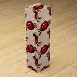 Boite Cadeau Pour Bouteille De Vin Motif de crabe rouge gras sur le beige<br><div class="desc">Ajoutez une touche côtière vivante à votre cadeau grâce à ce design accrocheur avec des crabes rouges audacieux sur un arrière - plan beige. Idéal pour les amateurs de plage, les amateurs de fruits de mer ou les événements nautiques, ce motif animé apporte une pop de couleur et de charme...</div>