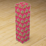 Boite Cadeau Pour Bouteille De Vin Pain de fée centaines et milliers de nourriture au<br><div class="desc">Design présente un marqueur original sur le thème de la nourriture illustrant le pain de fée, un snack composé de triangles de pain blanc grillé au beurre et des centaines et des milliers (arrosées arc-en-ciel de style différent). Ce gâteau simple est un aliment de base pour les fêtes d'anniversaire des...</div>