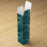 Boite Cadeau Pour Bouteille De Vin Turquoise Paisley Motif intemporel<br><div class="desc">Un beau motif cachemire dans les tons turquoises est un choix de boîte cadeau de vin polyvalent pour toutes les occasions. Utilisez pour les mariages, anniversaires, anniversaires ou simplement pour la raison. Le cachemire retrace ses origines en Perse et à la dynastie Sassanid, une période qui remonte à environ 221après...</div>
