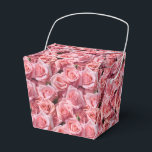Boite de traitement de partie d'impression Roses r<br><div class="desc">La boîte de faveur Party est présentée avec un joli imprimé fleuri rose roses. Customisez cet objet ou achetez tel quel. Astuce : Ajoutez simplement vos bonnes friandises et ajoutez un ruban festif. Image sous licence</div>