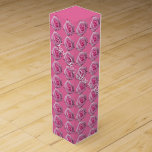 Boite Pour Bouteille De Vin Boîte à vin rose Personnalisée Boîte à Rose romant<br><div class="desc">Boite à vin rose personnalisée Boîtes à vin rose Rose Boîtes à cadeaux Boîtes à bijoux Keepsakes Classic Rose Boîtes à vin Votre nom Ici Boîtes à vin Valentine's Personnalisable Rose Mementos pour hommes, femmes, garçons, filles Cliquez sur "Personnaliser" pour ajouter plus de texte Choisir des polices et des couleurs...</div>