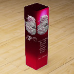 BOITE POUR BOUTEILLE DE VIN CAMEO ANTIQUE, LUNE DAME DE NUIT AVEC OWL<br><div class="desc">Design élégant monogramme avec citation de vin "J'aime tout ce qui est vieux; vieux amis, vieux temps, vieilles manières, vieux livres, vieux vins." .Romantique bijou de cammeo antique avec un beau profil de femme avec de longs cheveux ornés de baies dans la lumière de la lune avec hibou.sur pierre rouge...</div>