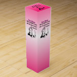 Boite Pour Bouteille De Vin Rétro boîte drôle à vin de cadeau de Bunco<br><div class="desc">Rétro prix ou cadeau drôle de Bunco. Grand pour des événements de Bunco, des anniversaires, Noël, l'amitié et d'autres vacances. Matrices de Bunco de caractéristiques de conception une couronne royale pour la reine de Bunco. Ajoutez votre propre texte pour personnaliser avec un nom de groupe, le nom, l'événement et plus....</div>