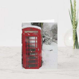 Boîte téléphonique dans une carte de neige blanche