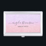 Boîtier Pour Cartes De Visite Artiste de maquillage en or et parties scintillant<br><div class="desc">Design moderne avec de l'or faux rose et une texture de parties scintillant violet avec une police de calligraphie élégante.</div>