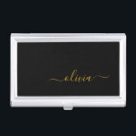 Boîtier Pour Cartes De Visite Black Gold Modern Script Girl Monogramme Nom<br><div class="desc">Noir et or Simple Script Monogramme Nom Titulaire de carte de visite. Cela rend le cadeau parfait pour 16 ans,  mariage,  douche nuptiale,  anniversaire,  baby shower ou bachelorette pour quelqu'un qui aime le luxe glam et les styles chic.</div>