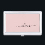 Boîtier Pour Cartes De Visite Blush Dusty rose moderne Script Girl Monogramme No<br><div class="desc">Blush Dusty Rose Simple Script Monogramme Nom Titulaire de carte de visite. Cela rend le cadeau parfait pour 16 ans,  mariage,  douche nuptiale,  anniversaire,  baby shower ou bachelorette pour quelqu'un qui aime le luxe glam et les styles chic.</div>