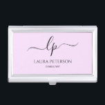 Boîtier Pour Cartes De Visite Calligraphie écrite à la main simple et élégante<br><div class="desc">Bel et moderne design. Ajoutez simplement vos initiales entre les symboles et customisez le texte.</div>