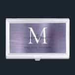 Boîtier Pour Cartes De Visite Chic Violet Dusty Brossé Monogramme métallique Scr<br><div class="desc">Élégant Violet Violet clair violet violet brossé monogramme de métal Script de carte de visite</div>
