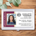Boîtier Pour Cartes De Visite Classic Style Notaire Public ID Plum Gold Business<br><div class="desc">Créez un look professionnel avec cette boîte de cartes de visite publique notaire classique. Ce modèle élégant est personnalisé avec votre photo d'identité, nom, détails et logo d'accréditation. Parfait pour un notaire public, un agent de signature de prêt, un agent de livraison certifié de fiducie de notaire, l'ACNT, un notaire...</div>