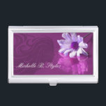 Boîtier Pour Cartes De Visite Coiffeur Titulaire de carte d'affaires<br><div class="desc">Porte-carte de visite coiffeur pour femmes au design chic magnifique qui comprend un modèle de cheveux mode avec un arrière - plan mauve à la mode avec une jolie fleur sur la couverture et le texte vous pouvez facilement faire votre propre en personnalisant le texte avec votre entreprise ou nom....</div>