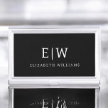 Boîtier Pour Cartes De Visite Élégant professionnel simple Monogramme minimalist<br><div class="desc">Découvrez notre Elegant Professional Simple Monogram Minimalist Collection : Elevez votre style avec une sophistication intemporelle et une élégance sobre. Réalisée avec une attention minutieuse aux détails, cette collection présente des designs minimalistes ornés de votre monogramme personnalisé. Chaque pièce respire le professionnalisme et le raffinement, parfait pour faire une impression...</div>