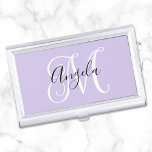 Boîtier Pour Cartes De Visite Élégant Script Monogramme Pale Lavender<br><div class="desc">Créez votre propre élégant porte-carte de visite lavande pâle monogrammé. Customisez le monogramme personnalisé noir et blanc ... y compris les couleurs de police, les styles et les tailles de calligraphie. Un violet foncé au lieu du noir serait adorable. Vous pouvez ajuster la taille et le placement de votre monogramme...</div>