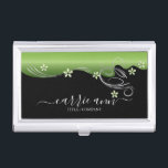 Boîtier Pour Cartes De Visite Élégant tourbillon vert floral | Personnaliser<br><div class="desc">Titulaire de carte professionnelle prêt à vous personnaliser. REMARQUE : SEULEMENT CHANGER LES ZONES MODÈLES NÉCESSAIRES! 😀 Si nécessaire, vous pouvez supprimer le texte et commencer à ajouter le texte et la police que vous voulez. 📌 Si vous avez besoin d'une personnalisation plus poussée, cliquez sur le bouton "Cliquez pour...</div>