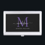 Boîtier Pour Cartes De Visite Élégant violet noir violet Monogramme Nom du scrip<br><div class="desc">Élégant Noir Violet Violet Monogramme Girly Script Nom de la carte de visite</div>