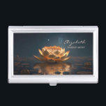 Boîtier Pour Cartes De Visite Elégante Fille tendance, Fleur Lotus Chic<br><div class="desc">Beau lotus sur arrière - plan foncé. Un design élégant et sophistiqué. L'idée cadeau cool parfaite pour elle en toute occasion.</div>