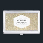 Boîtier Pour Cartes De Visite EMBLÉME BLANC SUR PARTIES SCINTILLANT OR Titulaire<br><div class="desc">Coordonné avec l'ELEGANT BLANC EMBLEM ON GOLD PARTIES SCINTILLANT modèle de carte de visite. © 1201AM CREATIVE</div>
