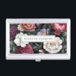 Boîtier Pour Cartes De Visite Floral foncé vintage élégant sur le noir<br><div class="desc">Rien ne combine l'unicité et le style pour le professionnel comme les porte-cartes de carte de visite décorés d'un monogramme. Ces caisses magnifiques et personnalisées vous maintiennent organisés ainsi vos cartes sont toujours en main. Plus, vous laisserez une impression durable sur vos clients. Ajoutez vos mots faits sur commande à...</div>