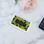 Boîtier Pour Cartes De Visite Glam Parties scintillant Gold Green Black Leopard<br><div class="desc">Si vous êtes une femme patron, cet impressionnant et glamour porte-carte de visite moderne sont la façon parfaite de donner une première impression mémorable à votre client. Coque carte de visite moderne, girly animalier avec image numérique de l'empreinte de léopard en Vert, noir et parties scintillant or. Superposition à bande...</div>