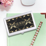 Boîtier Pour Cartes De Visite Gold et Black Luxury Vintage Baroque Classic<br><div class="desc">Design de porte-carte de visite personnalisable classique sur fond noir avec des ornements en faux or. Le texte est entièrement modifiable.</div>