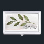 Boîtier Pour Cartes De Visite Le plaisir de la forêt | Titulaire de carte de vis<br><div class="desc">Notre collection de délices forestiers présente un feuillage doux aux couleurs vertes et feuillues, avec des accents mauves poussiéreux pour mariage, bureau et accessoires. Ce porte-carte de visite dispose d'un feuillage unique sur un arrière - plan aquarelle comme pièce centrale et monogramme personnalisé en police élégante combiné avec titre en...</div>