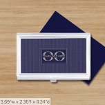 Boîtier Pour Cartes De Visite Logo de l'entreprise Blue Navy moderne<br><div class="desc">Améliorez votre jeu de réseautage avec ce coque carte de visite professionnel simple et moderne. Le subtil arrière - plan à motifs bleu marine présente votre logo encadré en bleu marine avec des accents dorés. Restez organisé et faites une impression durable avec cet accessoire élégant.</div>
