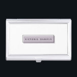 Boîtier Pour Cartes De Visite Logo féminin | Lavande | Marque professionnelle<br><div class="desc">Faites une grande impression avec ce magnifique porte-carte de visite girly. Le design minimal comprend un rectangle lavande avec une bordure géométrique noire avec votre nom ou nom d'entreprise au centre en lettres noires modernes Ce design fait partie d'une collection "Marque féminine", en-tête assorti, enveloppes, carte de visite, autocollants et...</div>