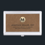 Boîtier Pour Cartes De Visite Logo initial Gold de luxe en cuir Brown<br><div class="desc">Design de luxe moderne simple avec médaillon de logo initial en or métallique brossé avec nom personnalisé,  titre,  nom de société ou texte personnalisé ci-dessous en typographie de bloc classique sur un arrière - plan texturé en cuir marron. Personnalisez pour votre usage personnalisé.</div>
