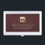 Boîtier Pour Cartes De Visite Logo initial Gold de luxe Oxblood cuir<br><div class="desc">Design de luxe moderne simple avec médaillon de logo initial en or métallique brossé avec nom personnalisé,  titre,  nom de société ou texte personnalisé ci-dessous en typographie de bloc classique sur un arrière - plan texturé en cuir rouge oxblood. Personnalisez pour votre usage personnalisé.</div>