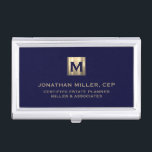 Boîtier Pour Cartes De Visite Logo initial Marine Blue Luxury Gold<br><div class="desc">Design de luxe moderne simple avec médaillon de logo initial en or métallique brossé avec nom personnalisé,  titre,  nom de société ou texte personnalisé ci-dessous en typographie de bloc classique sur un riche arrière - plan bleu marine. Personnalisez pour votre usage personnalisé.</div>