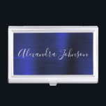 Boîtier Pour Cartes De Visite Marine Blue Metallic Foil Entreprise moderne<br><div class="desc">Carte de visite minimaliste en acier inoxydable bleu marine avec typographie en écriture blanche pour le monogramme. Les détenteurs de cartes d'affaires Foil Metal peuvent être customisés avec votre nom. Veuillez contacter le concepteur pour customiser les articles correspondants.</div>