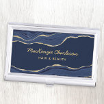 Boîtier Pour Cartes De Visite Marine Marbre bleu Agate Géode or Parties scintill<br><div class="desc">Elégant design marbré bleu marine avec parties scintillant en faux or. Idéal pour les coiffeurs et maquilleurs,  les salons de beauté et d'ongles et bien plus encore. Modifiez les détails pour customiser.</div>