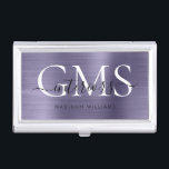 Boîtier Pour Cartes De Visite Moderne Chic Métal Brossé Violet 3 Monogrammes Scr<br><div class="desc">Moderne Chic Élégant Violet Violet brossé Métal Monogramme de monogramme Carte de visite Case</div>