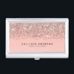 Boîtier Pour Cartes De Visite Monogramme à dégradé rose Rose or Confetti<br><div class="desc">Ce design élégant et chic est parfait pour la mode chic et branchée. Il représente un confetti en parties scintillant or brillant imbriqué rose, versé sur le dessus d'un dégradé de couleur rose bubblegum et rose clignotant. C'est un design moderne, glamour, joli et branché de luxe. Il suffit de customiser...</div>