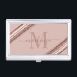 Boîtier Pour Cartes De Visite Monogramme à pinceau Rose or à huile de cuivre ten<br><div class="desc">Boîtier de carte d'affaires Monogram Rose or Foil avec votre monogramme personnalisé et des détails grâce à nos touches de brosse de luxe chic dans les tons or rose,  cuivre,  bronze et argile. Parfait pour votre esthétique de glam girly !</div>
