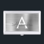 Boîtier Pour Cartes De Visite Monogramme en métal brossé élégant en argent<br><div class="desc">Silver Faux brossé en métal Hair Styliste minimaliste de carte de visite. Pink & Rose Gold Brossé Metal Foil Stylist Business Card Le Titulaire est parfait pour une Styliste de cheveux ou un professionnel de beauté.</div>