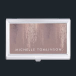 Boîtier Pour Cartes De Visite Motif de pluie Luxe Rose Gold Confetti<br><div class="desc">Coordonner avec le modèle de carte d'affaires Luxe Rose Gold Confetti Rain Motif avant 12 h 01. Un assortiment de points de confettis en or rose en cascade crée un motif design accrocheur sur cet élégant coque carte de visite. Placez-vous sur un arrière - plan roux pour un beau motif...</div>