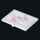 Boîtier Pour Cartes De Visite Parties scintillant argentée beauté du maquillage<br><div class="desc">Un carte de visite élégant et séduisant sur un arrière - plan à l'aspect faux argent décoré de poussière de parties scintillant et de fleurs roses. Personnalisez et ajoutez votre nom et vos initiales monographiques.</div>