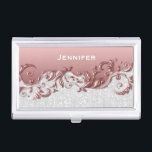 Boîtier Pour Cartes De Visite Parties scintillant Confetti blanc et rose rose mé<br><div class="desc">Dossier de carte de visite prêt à être personnalisé. Avec un design accrocheur dans une belle robe rose rose doré métal orné de dessus avec imprimé de parties scintillant confetti blanc sur la section inférieure. Remarque : Toutes les zones de modèle n'ont pas besoin d'être modifiées. 📌 Si vous avez...</div>